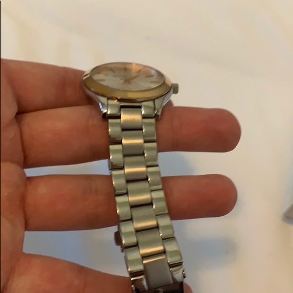 Two tone Michael kors Watch - Picture 2 of 5